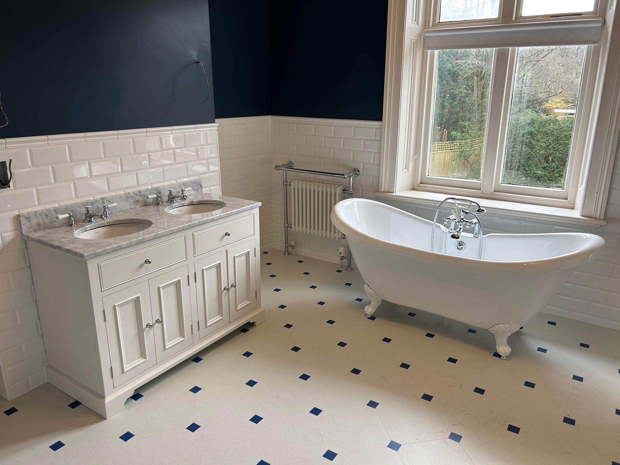 bathroom-cabinet-spray-painting-hucknall