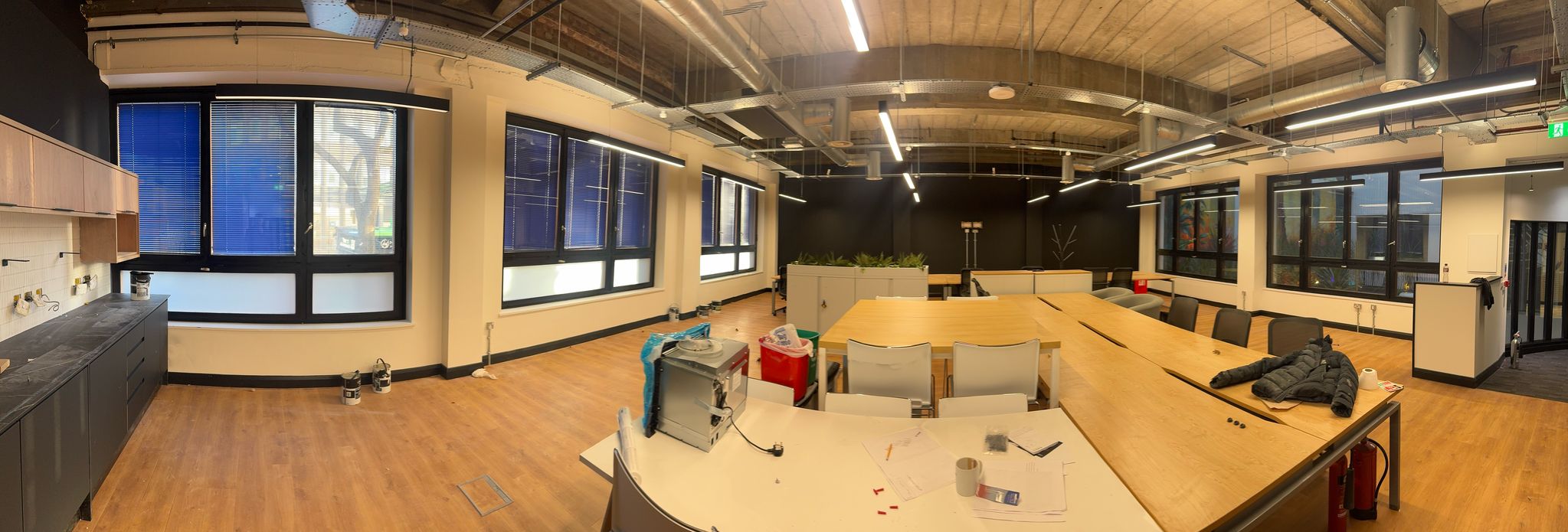 reception-desk-spray-painting-nottingham_1
